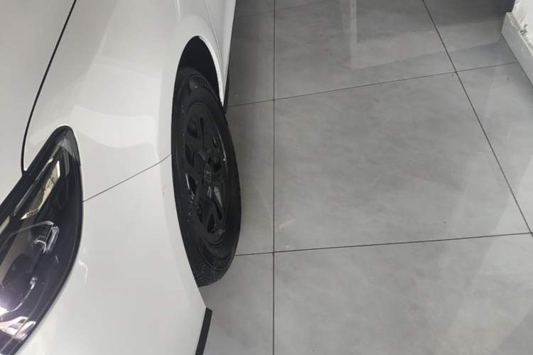Used BYD Seal 05 DM-i 2025 DM-i Smart Drive 55KM Luxury Model Left Front Wheel Hub
