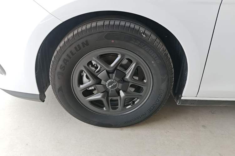 Used BYD Seal 05 DM-i 2025 DM-i Smart Drive 55KM Luxury Model Left Front Wheel Hub