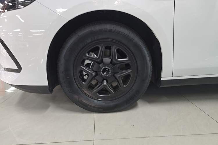 Used BYD Seal 05 DM-i 2025 DM-i Smart Drive 55KM Luxury Model Left Front Wheel Hub