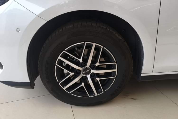 Used BYD Seal 05 DM-i 2025 DM-i Intelligent Drive 120KM Flagship Model Left Front Wheel Hub