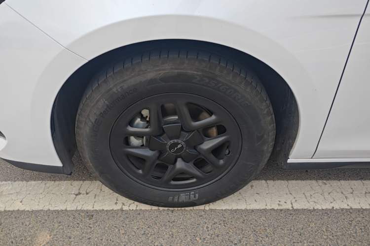 Used BYD Seal 05 DM-i 2025 DM-i Smart Drive 55KM Luxury Model Left Front Wheel Hub