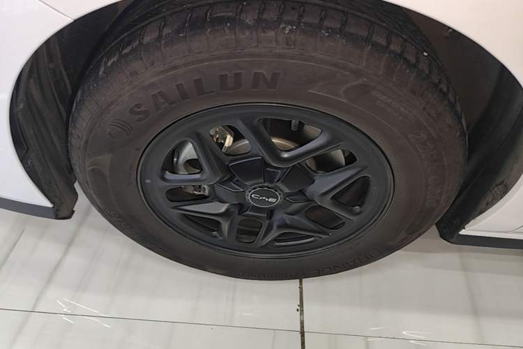 Used BYD Seal 05 DM-i 2025 DM-i Smart Drive 55KM Luxury Model Left Front Wheel Hub