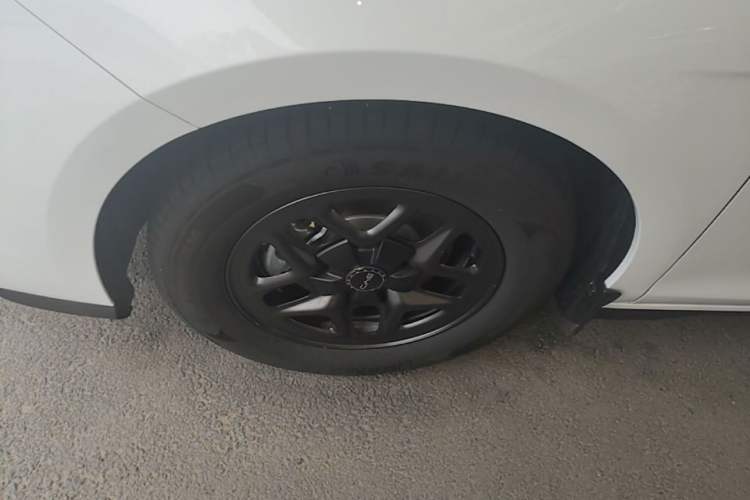 Used BYD Seal 05 DM-i 2025 DM-i Smart Drive 55KM Luxury Model Left Front Wheel Hub