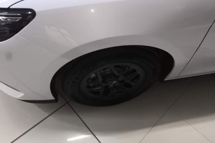 Used BYD Seal 05 DM-i 2025 DM-i Smart Drive 55KM Luxury Model Left Front Wheel Hub