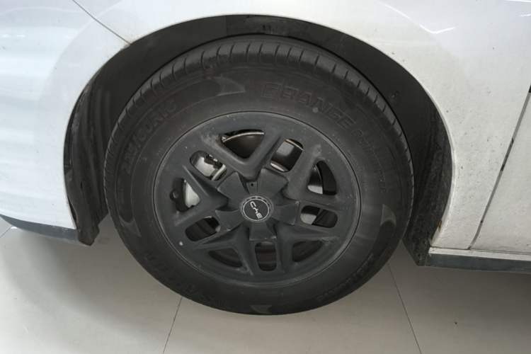 Used BYD Seal 05 DM-i 2025 DM-i Smart Drive 55KM Luxury Model Left Front Wheel Hub