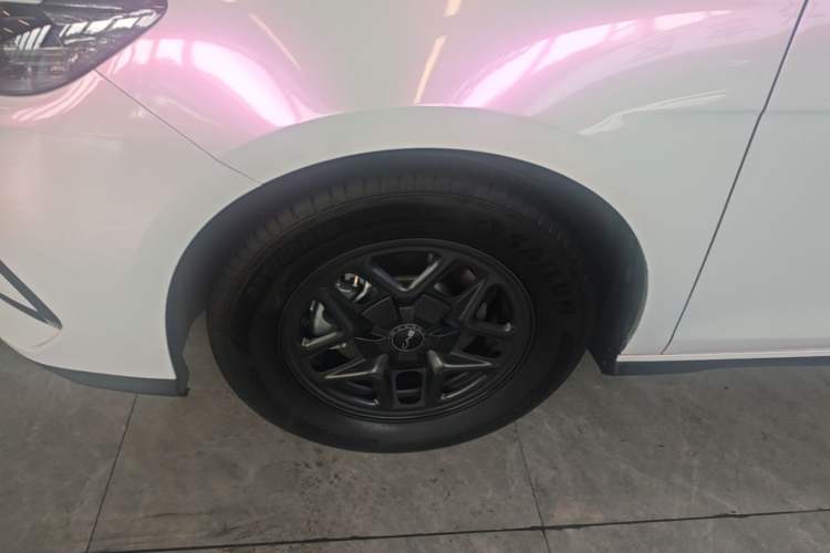 Used BYD Seal 05 DM-i 2025 DM-i Smart Drive 55KM Luxury Model Left Front Wheel Hub