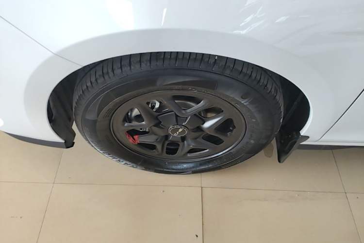 Used BYD Seal 05 DM-i 2025 DM-i Smart Drive 55KM Luxury Model Left Front Wheel Hub