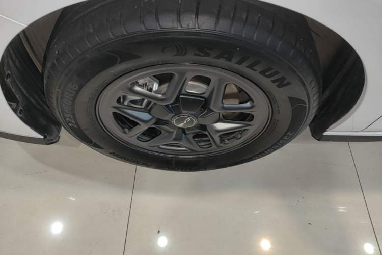 Used BYD Seal 05 DM-i 2025 DM-i Smart Drive 55KM Luxury Model Left Front Wheel Hub