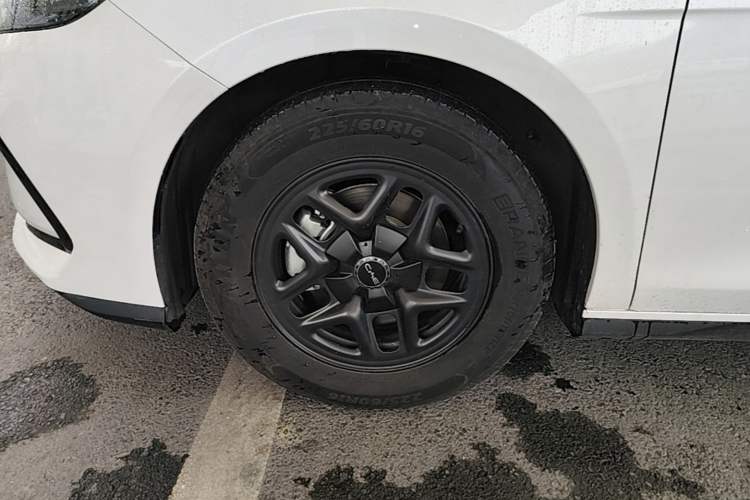 Used BYD Seal 05 DM-i 2025 DM-i Smart Drive 55KM Luxury Model Left Front Wheel Hub