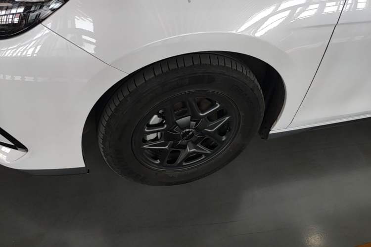 Used BYD Seal 05 DM-i 2025 DM-i Smart Drive 55KM Luxury Model Left Front Wheel Hub