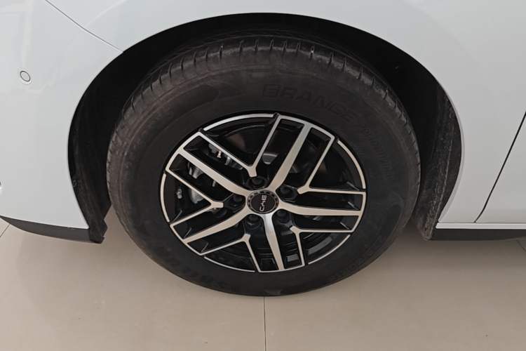 Used BYD Seal 05 DM-i 2025 DM-i Smart Drive 55KM Prestige Model Left Front Wheel Hub