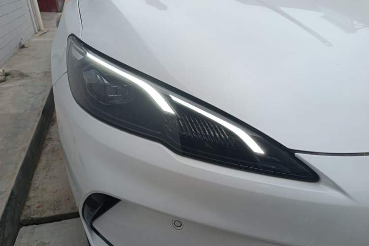 Used BYD Seal 05 DM-i 2025 DM-i Intelligent Drive 120KM Flagship Model Right Front Headlight