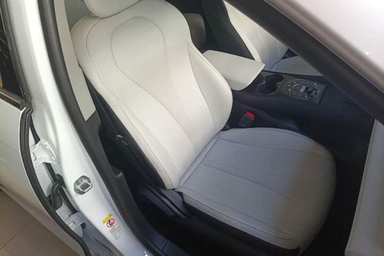 Used BYD Seal 05 DM-i 2025 DM-i Intelligent Drive 120KM Flagship Model Right Front Seat