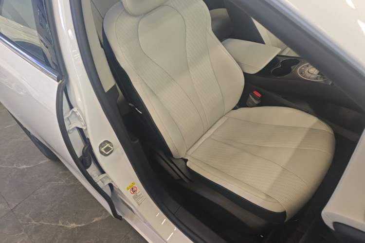 Used BYD Seal 05 DM-i 2025 DM-i Intelligent Drive 120KM Flagship Model Right Front Seat