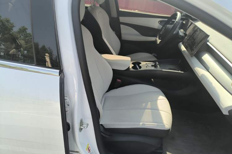 Used BYD Seal 05 DM-i 2025 DM-i Intelligent Drive 120KM Flagship Model Right Front Seat