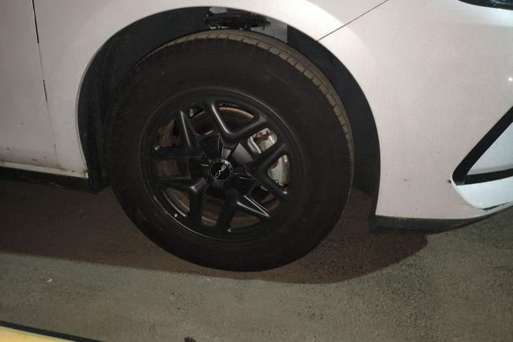 Used BYD Seal 05 DM-i 2025 DM-i Smart Drive 55KM Luxury Model Right Front Wheel Hub