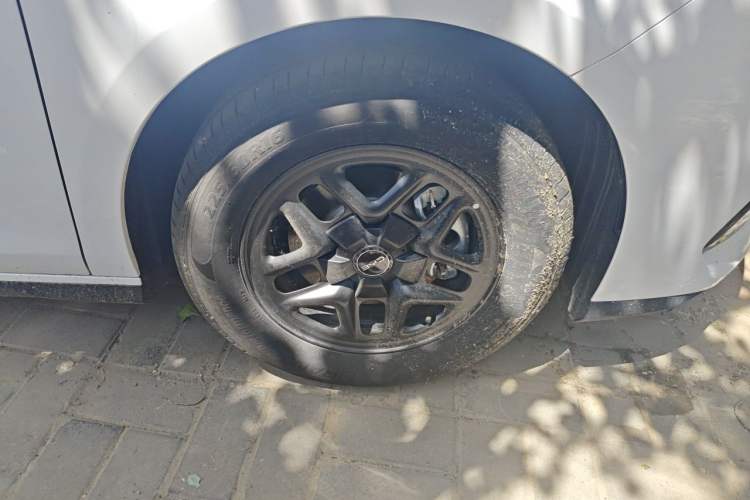Used BYD Seal 05 DM-i 2025 DM-i Smart Drive 55KM Luxury Model Right Front Wheel Hub