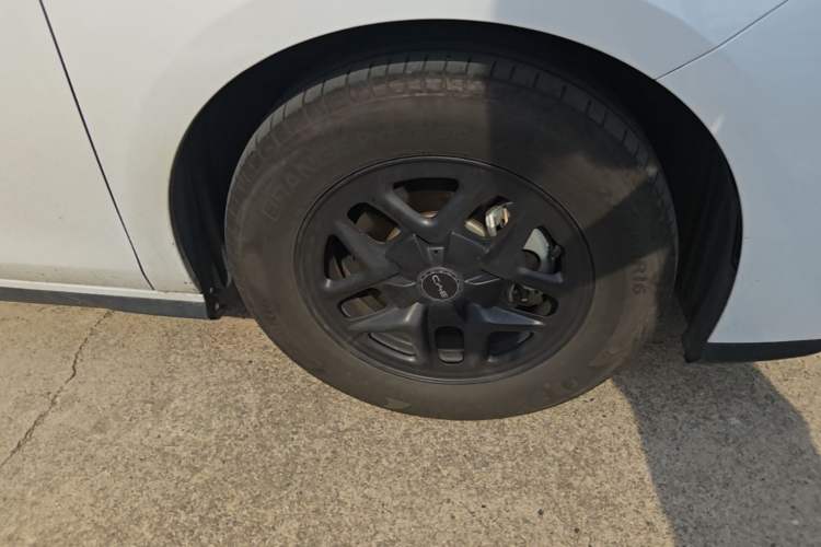 Used BYD Seal 05 DM-i 2025 DM-i Smart Drive 55KM Luxury Model Right Front Wheel Hub