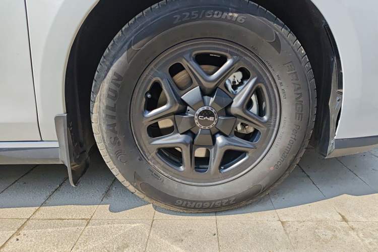 Used BYD Seal 05 DM-i 2025 DM-i Smart Drive 55KM Luxury Model Right Front Wheel Hub