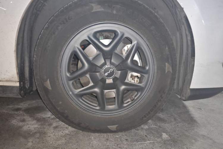 Used BYD Seal 05 DM-i 2025 DM-i Smart Drive 55KM Luxury Model Right Front Wheel Hub