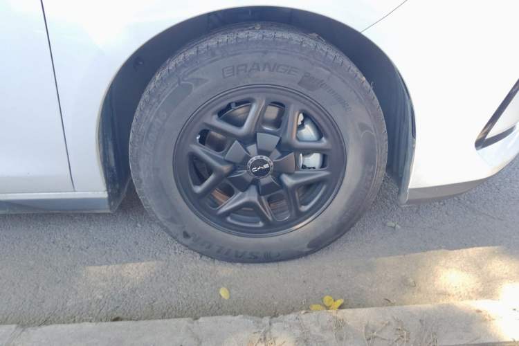 Used BYD Seal 05 DM-i 2025 DM-i Smart Drive 55KM Luxury Model Right Front Wheel Hub