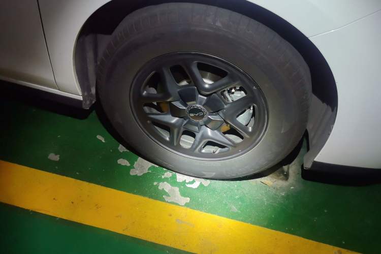 Used BYD Seal 05 DM-i 2025 DM-i Smart Drive 55KM Luxury Model Right Front Wheel Hub