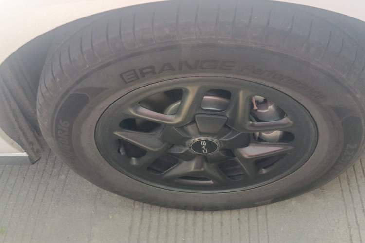 Used BYD Seal 05 DM-i 2025 DM-i Smart Drive 55KM Luxury Model Right Front Wheel Hub