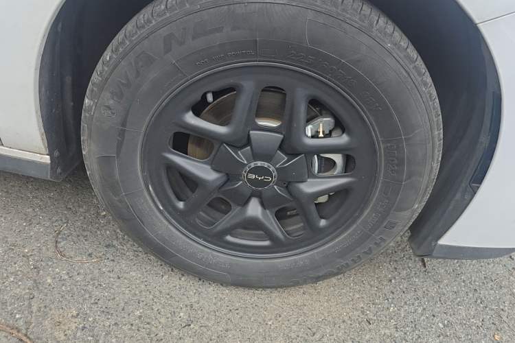 Used BYD Seal 05 DM-i 2025 DM-i Smart Drive 55KM Luxury Model Right Front Wheel Hub