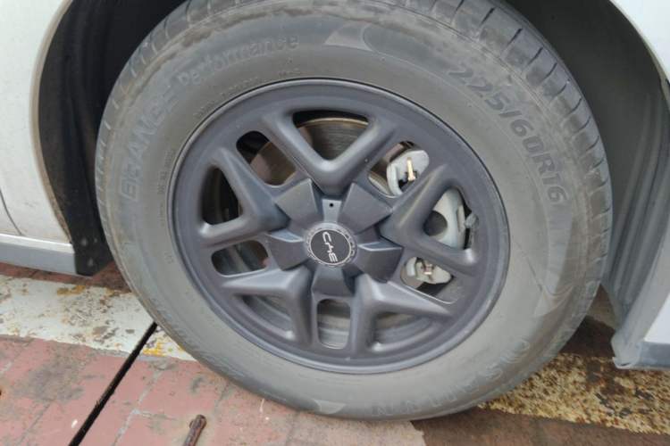 Used BYD Seal 05 DM-i 2025 DM-i Smart Drive 55KM Luxury Model Right Front Wheel Hub