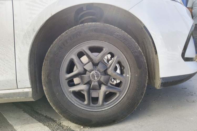 Used BYD Seal 05 DM-i 2025 DM-i Smart Drive 55KM Luxury Model Right Front Wheel Hub