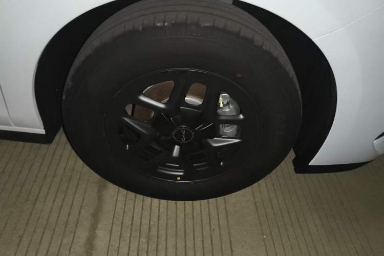 Used BYD Seal 05 DM-i 2025 DM-i Smart Drive 55KM Luxury Model Right Front Wheel Hub