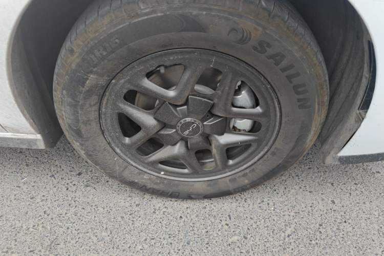 Used BYD Seal 05 DM-i 2025 DM-i Smart Drive 55KM Luxury Model Right Front Wheel Hub