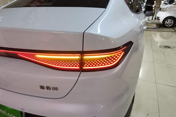 Used BYD Seal 05 DM-i 2025 DM-i Smart Drive 55KM Luxury Model Right Rear Taillight