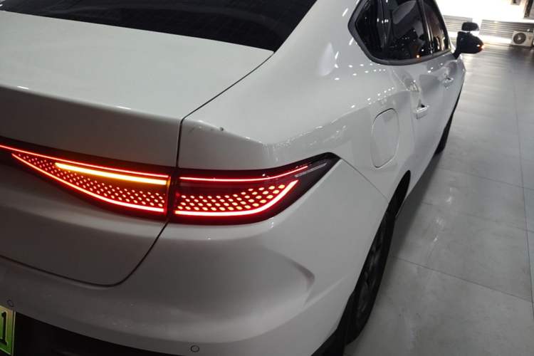 Used BYD Seal 05 DM-i 2025 DM-i Smart Drive 55KM Luxury Model Right Rear Taillight