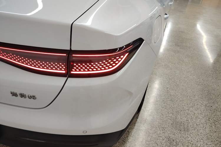 Used BYD Seal 05 DM-i 2025 DM-i Smart Drive 55KM Luxury Model Right Rear Taillight