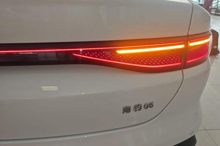 Used BYD Seal 05 DM-i 2025 DM-i Smart Drive 55KM Luxury Model Right Rear Taillight