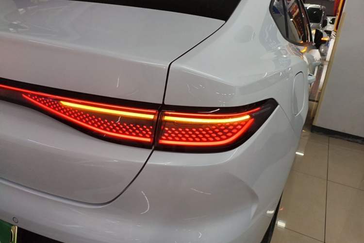 Used BYD Seal 05 DM-i 2025 DM-i Smart Drive 55KM Luxury Model Right Rear Taillight