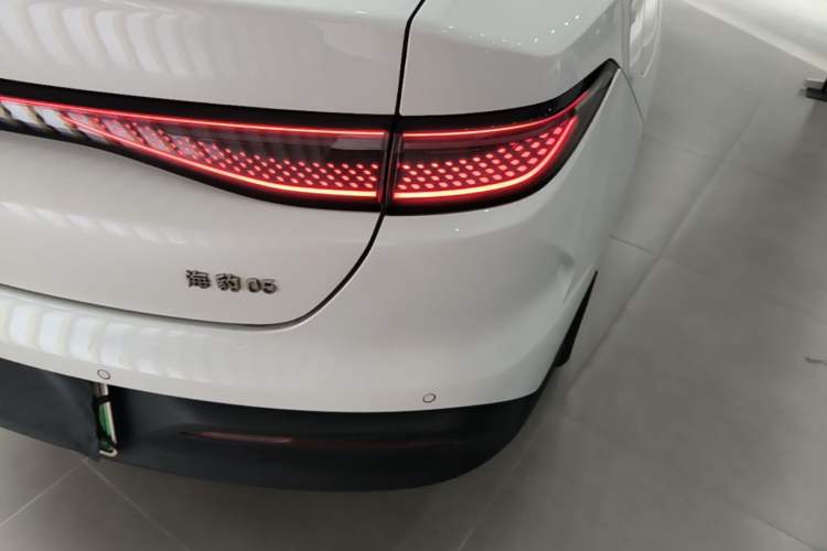 Used BYD Seal 05 DM-i 2025 DM-i Smart Drive 55KM Luxury Model Right Rear Taillight