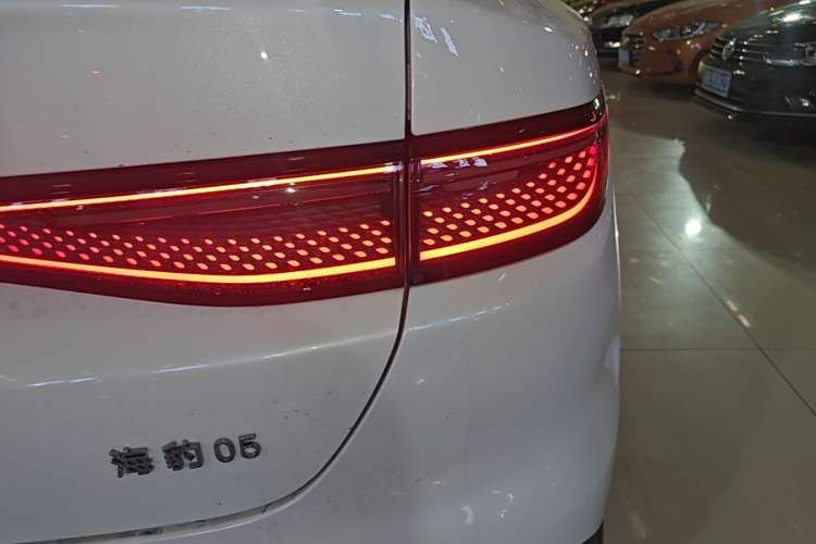 Used BYD Seal 05 DM-i 2025 DM-i Smart Drive 55KM Luxury Model Right Rear Taillight