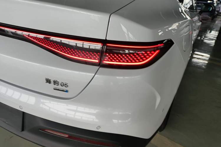 Used BYD Seal 05 DM-i 2025 DM-i Intelligent Drive 120KM Flagship Model Right Rear Taillight