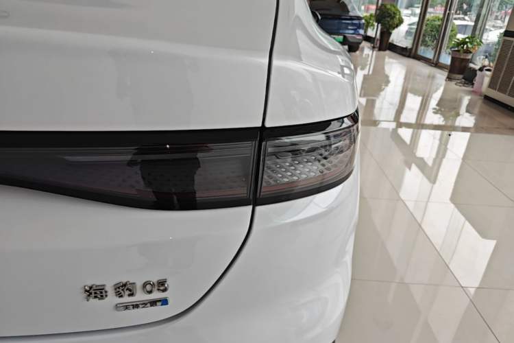 Used BYD Seal 05 DM-i 2025 DM-i Intelligent Drive 120KM Flagship Model Right Rear Taillight