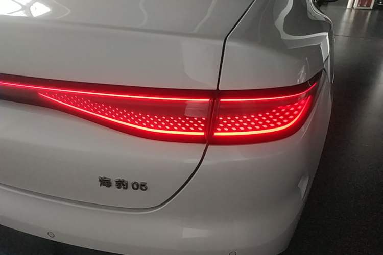 Used BYD Seal 05 DM-i 2025 DM-i Smart Drive 55KM Luxury Model Right Rear Taillight