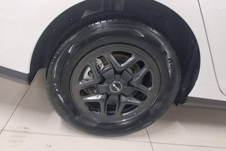 Used BYD Seal 05 DM-i 2025 DM-i Smart Drive 55KM Luxury Model Right Rear Wheel Hub