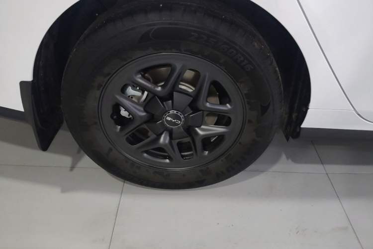 Used BYD Seal 05 DM-i 2025 DM-i Smart Drive 55KM Luxury Model Right Rear Wheel Hub