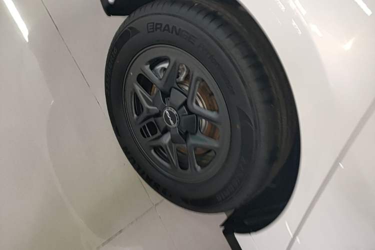 Used BYD Seal 05 DM-i 2025 DM-i Smart Drive 55KM Luxury Model Right Rear Wheel Hub