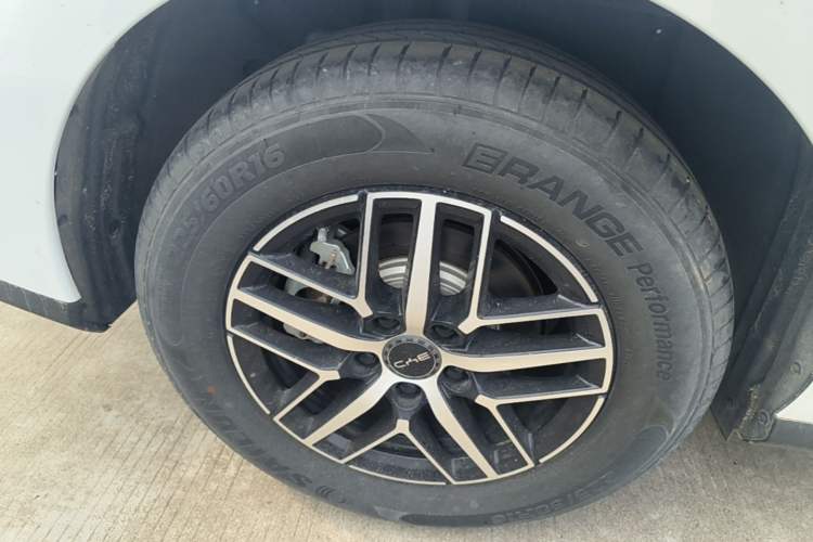 Used BYD Seal 05 DM-i 2025 DM-i Intelligent Drive 120KM Flagship Model Right Rear Wheel Hub