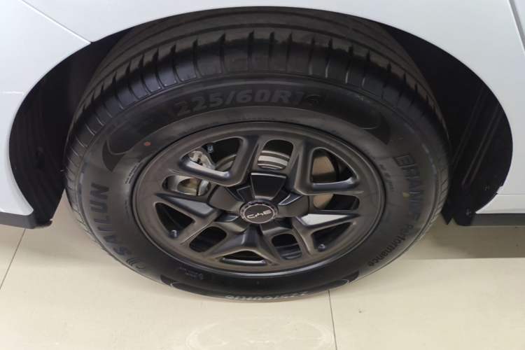 Used BYD Seal 05 DM-i 2025 DM-i Smart Drive 55KM Luxury Model Right Rear Wheel Hub