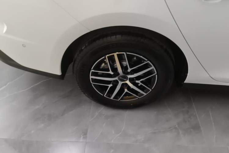 Used BYD Seal 05 DM-i 2025 DM-i Smart Drive 55KM Prestige Model Right Rear Wheel Hub