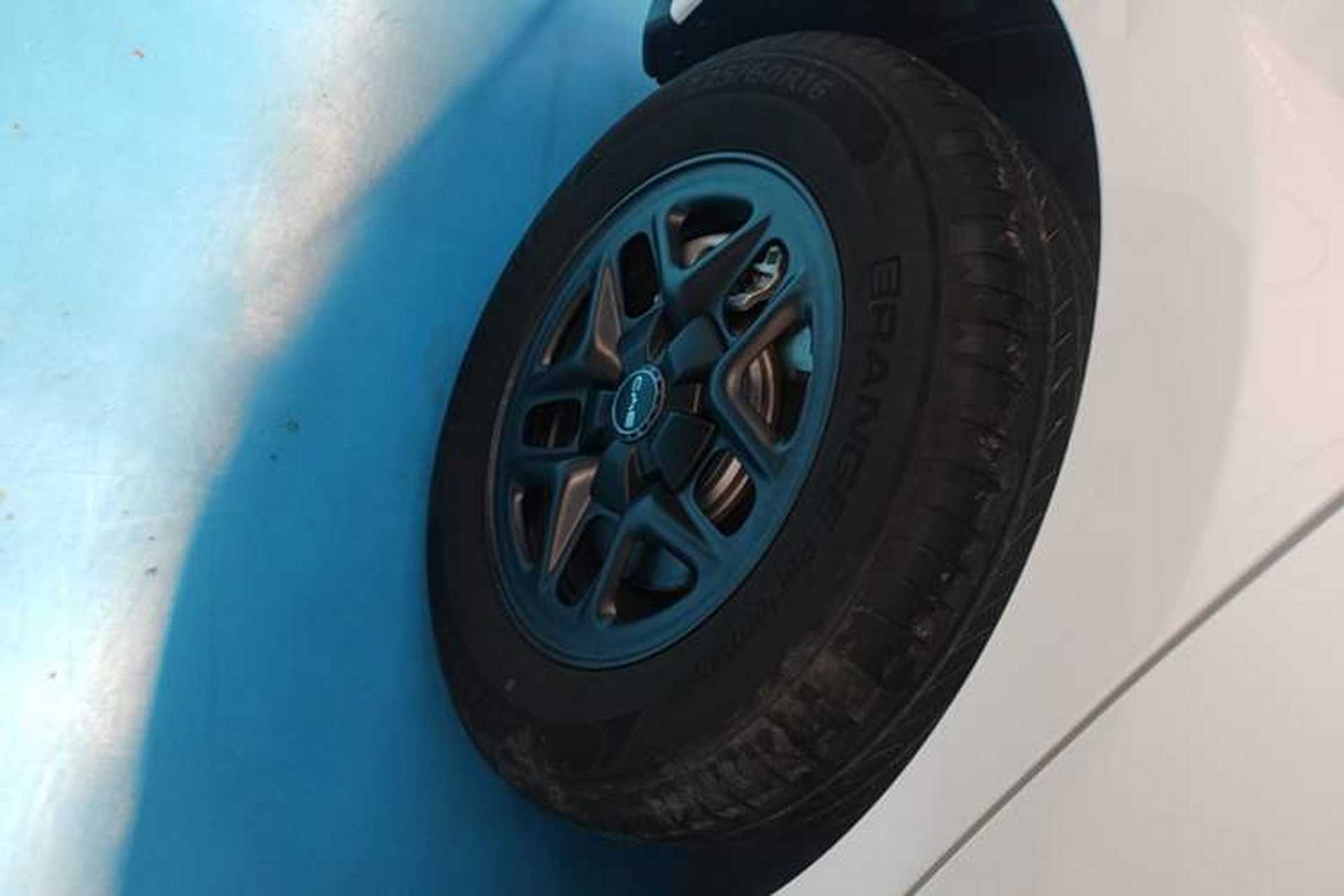 Used BYD Seal 05 DM-i 2025 DM-i Smart Drive 55KM Luxury Model Right Rear Wheel Hub