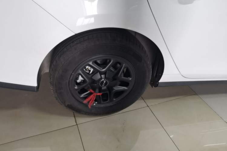 Used BYD Seal 05 DM-i 2025 DM-i Smart Drive 55KM Luxury Model Right Rear Wheel Hub